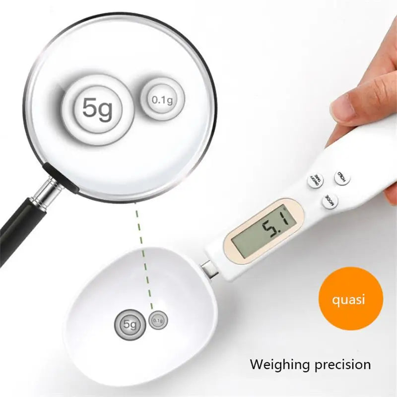 Close-up of the display reading 5 g, showing weighing precision