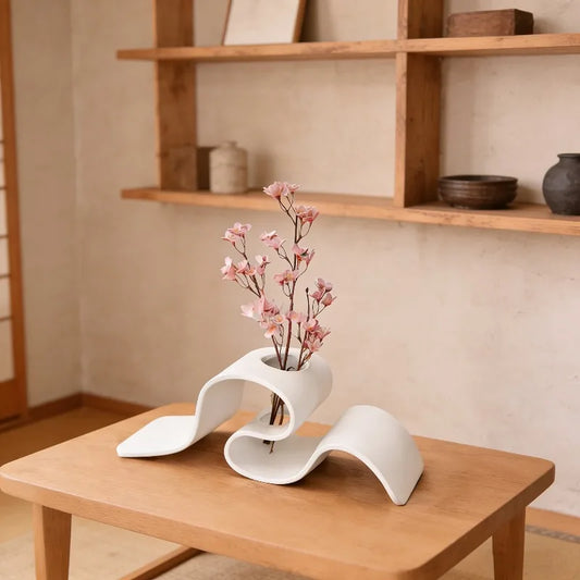 Ribbon Vase — Curved 3D-Printed Dried Flower Holder