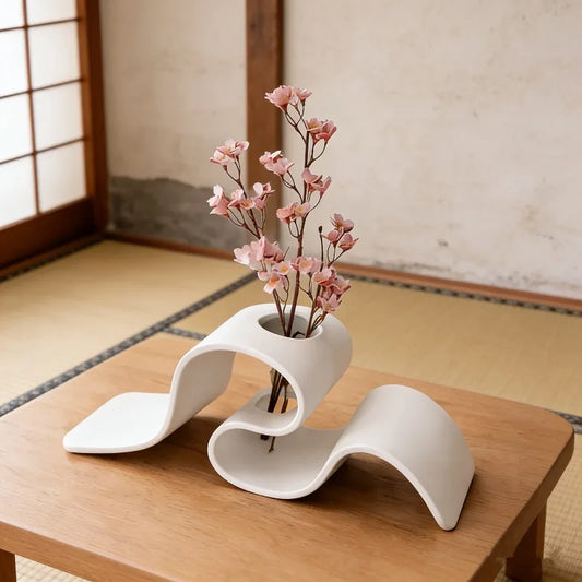 Ribbon Vase — Curved 3D-Printed Dried Flower Holder